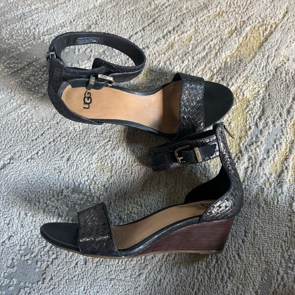 Ugg Char Mar Ankle Strap Black braided Leather Mini Wedge Sandals Size 8 - Picture 1 of 9